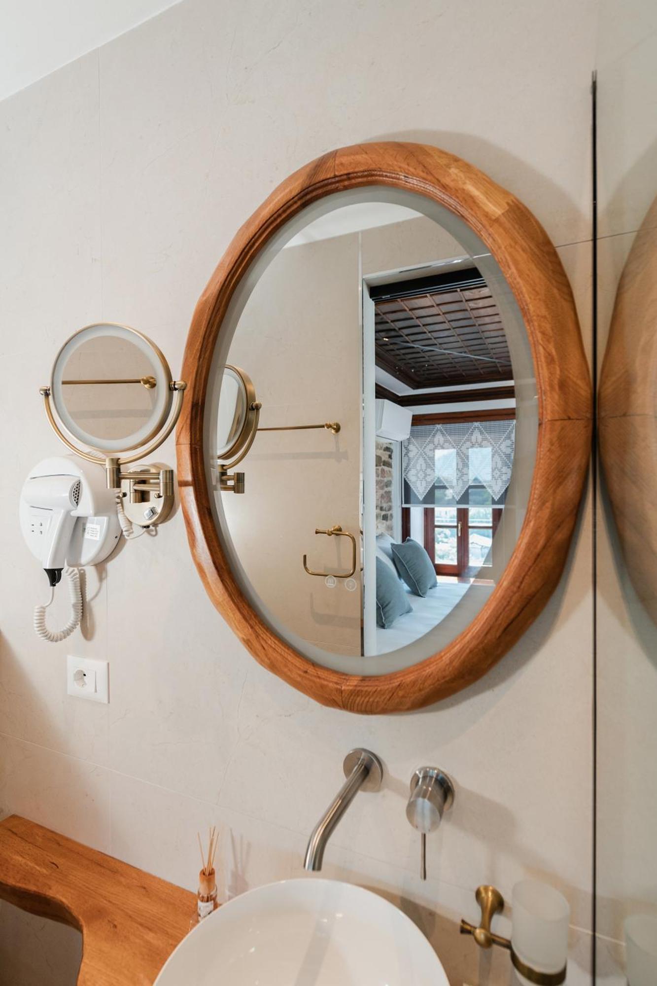 Dam Stone Boutique Hotel Гірокастра Екстер'єр фото