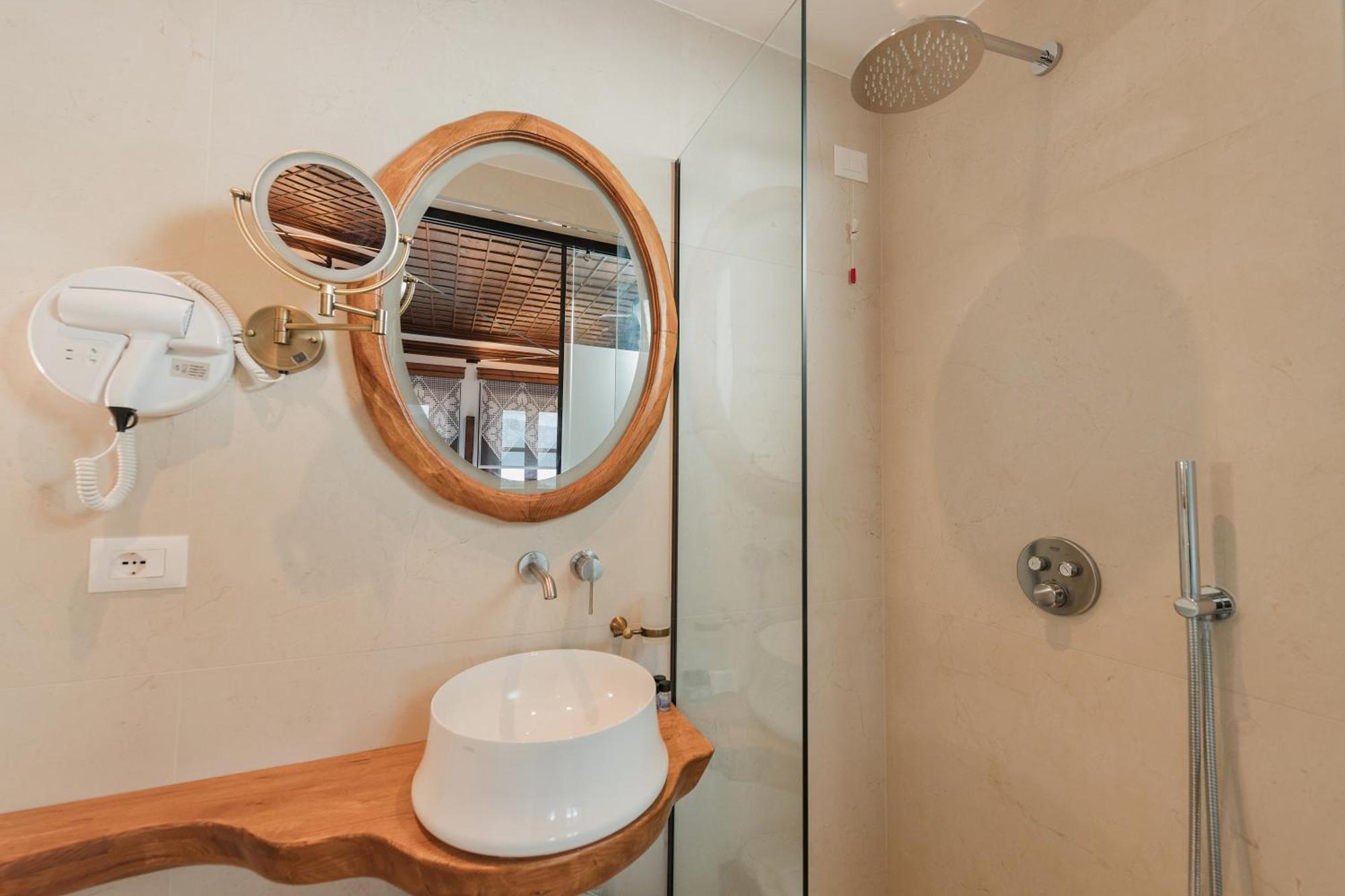 Dam Stone Boutique Hotel Гірокастра Екстер'єр фото