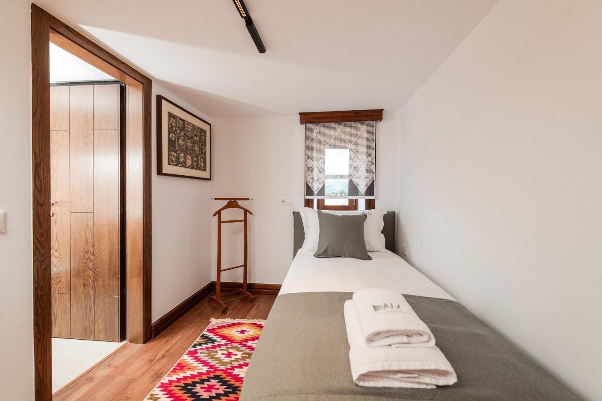 Dam Stone Boutique Hotel Гірокастра Екстер'єр фото