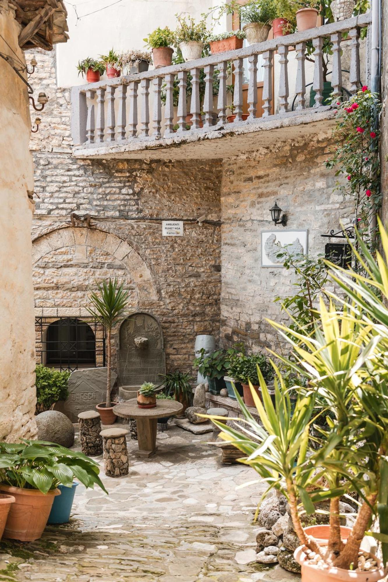 Dam Stone Boutique Hotel Гірокастра Екстер'єр фото