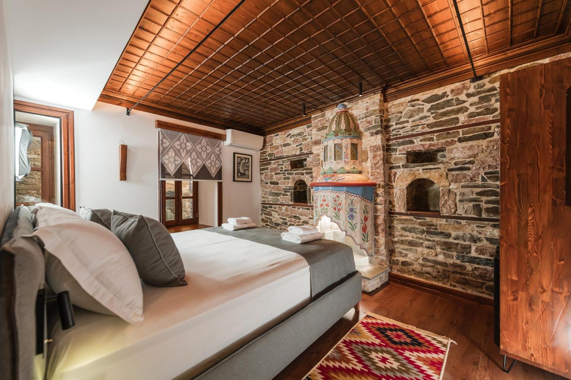 Dam Stone Boutique Hotel Гірокастра Екстер'єр фото
